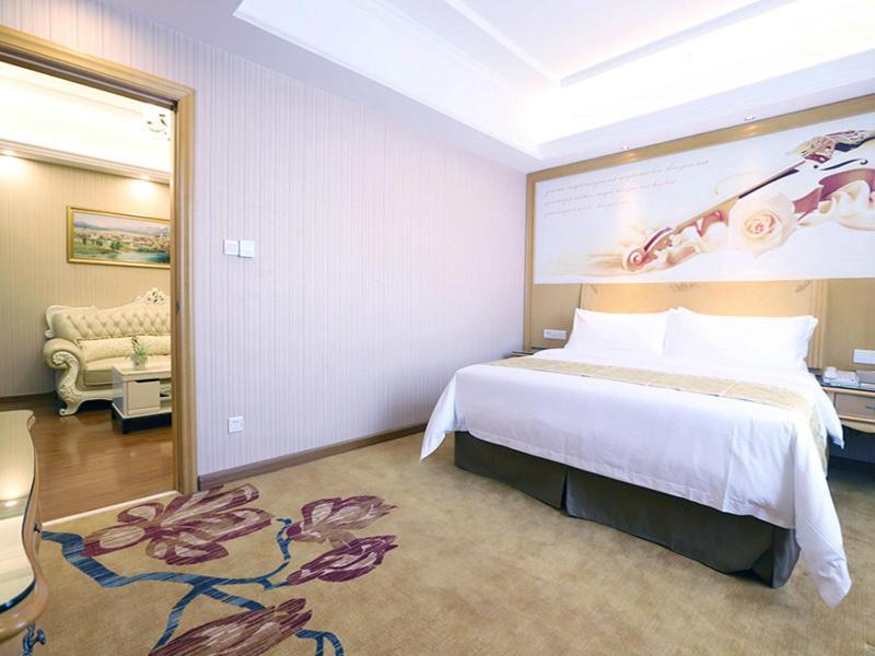 Vienna Hotel Pingxiang Lvyin Square Екстериор снимка