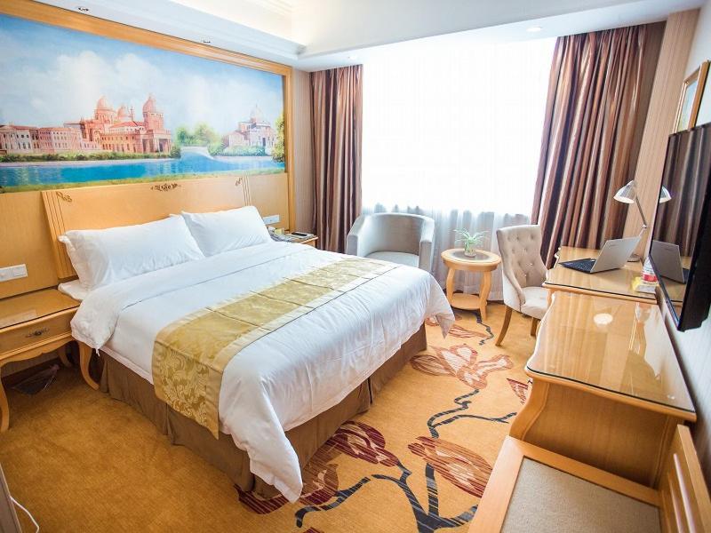 Vienna Hotel Pingxiang Lvyin Square Екстериор снимка